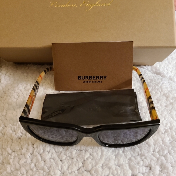 💕AUTHENTIC💕 Women's Burberry Eyewear- Polarized NWT - Picture 1 of 11